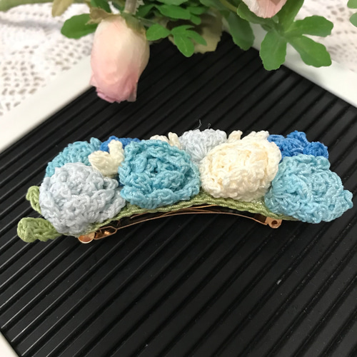ミニ薔薇のバレッタ（ブルー）☆髪留め ヘアアクセサリー レース編み 