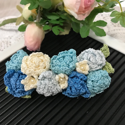 ミニ薔薇のバレッタ（ブルー）☆髪留め ヘアアクセサリー レース編み 