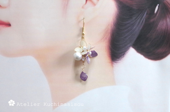 紫陽花とコットンパールピアス・イヤリング マニキュアフラワーの紫陽花とコットンパールのピアス〈紫