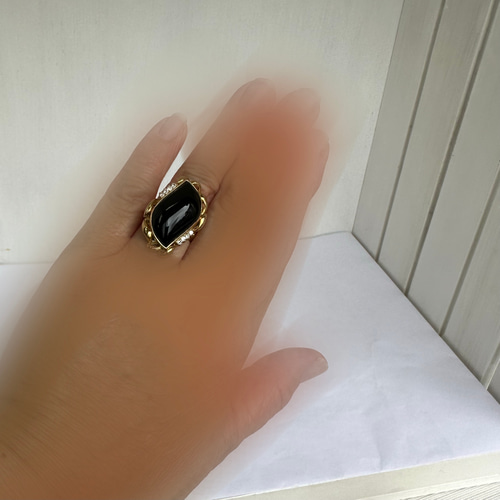 黒珊瑚の指輪 K18 D0.22 シックでゴージャス 大人の指輪 黒珊瑚の指輪 K18 D0.22 シックでゴージャス 大人の指輪
