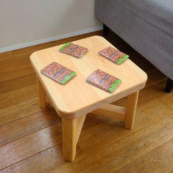 囲みたいヒノキテーブル　ミニテーブル　スツール　檜　台　ボーダー　無垢　椅子　天然 1枚目の画像