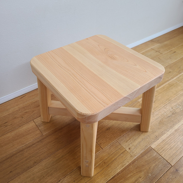囲みたいヒノキテーブル　ミニテーブル　スツール　檜　台　ボーダー　無垢　椅子　天然 2枚目の画像