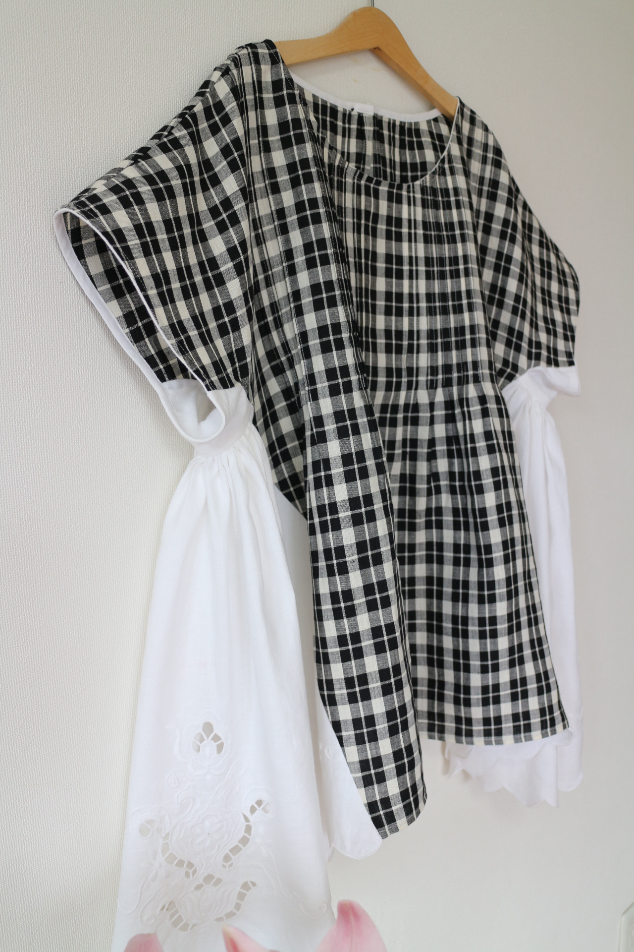 一枚限定★リネン 100%  カットワーク刺繍、配色トップス★夏