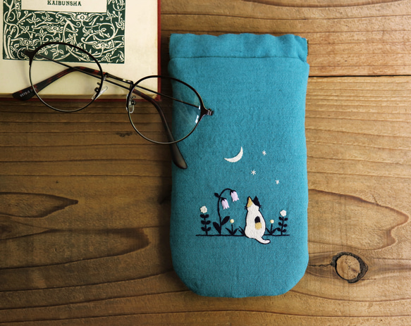 手刺繍の眼鏡ケース『猫と月』【受注生産】 メガネケース