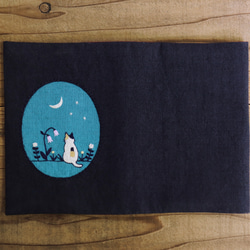 手刺繍のブックカバー『猫と月』【受注生産】 4枚目の画像