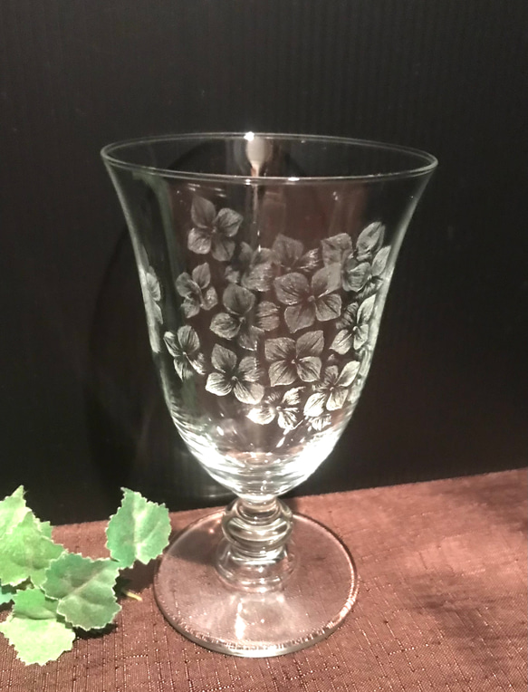 ご売約済み　ゆれる紫陽花のグラス〜手彫りガラス〜 1枚目の画像