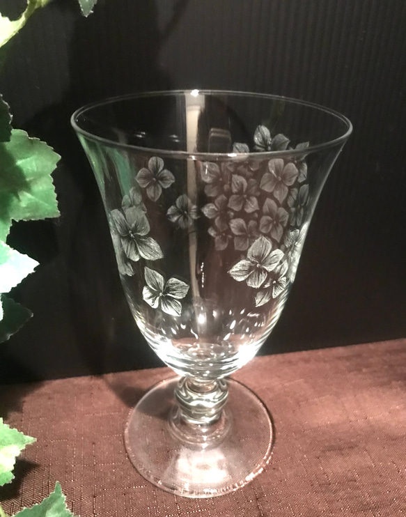 ご売約済み　ゆれる紫陽花のグラス〜手彫りガラス〜 9枚目の画像