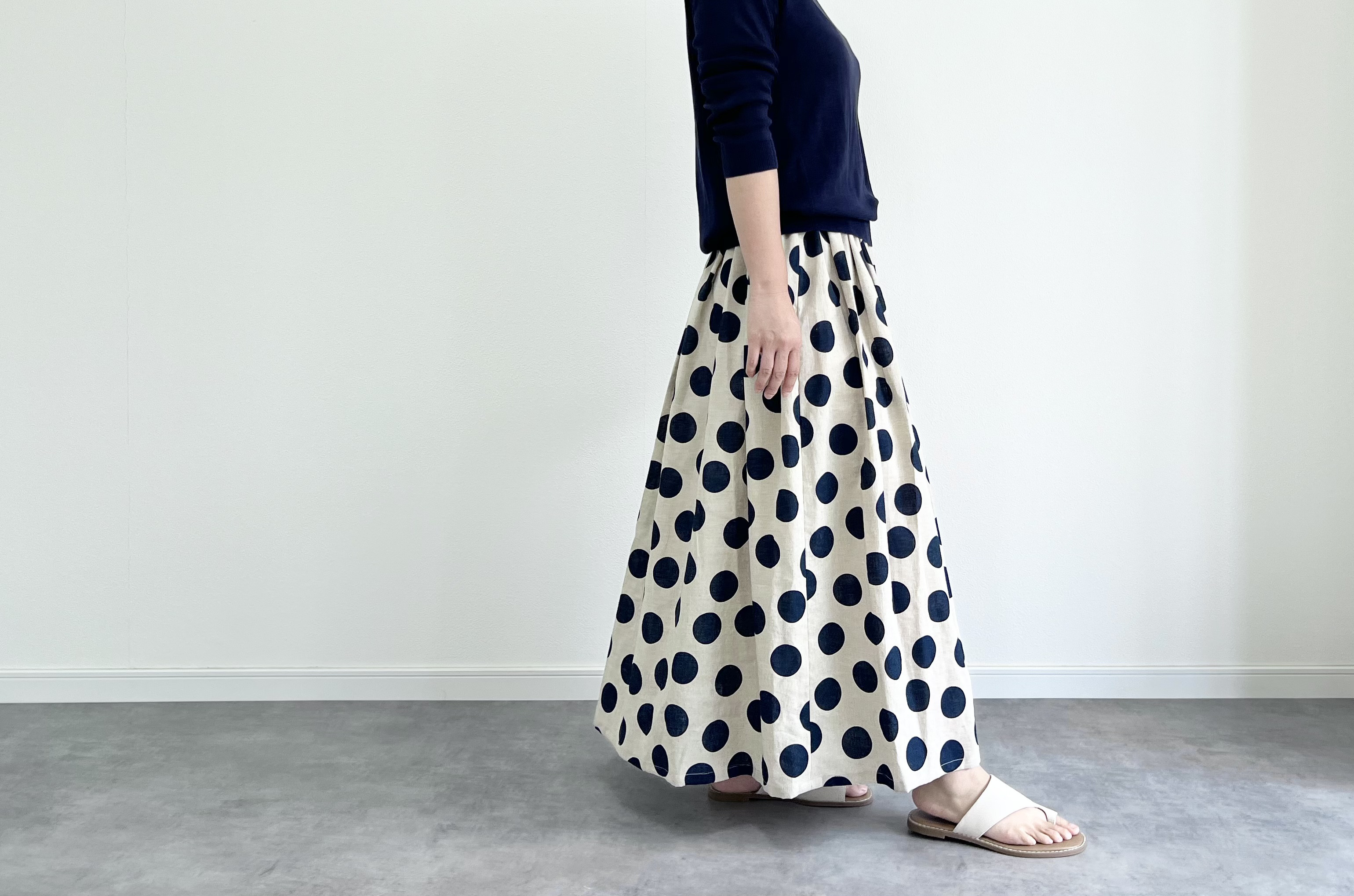 サラッとくったりコットンリネン♪大きめネイビードットが可愛いギャザースカート