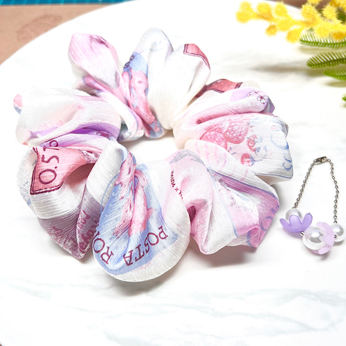 ホワイトとビンクの大人可愛いシュシュ シュシュ にこのん 通販