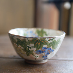 京焼・清水焼  ご飯茶碗　葡萄（黄色と青の葡萄） 1枚目の画像