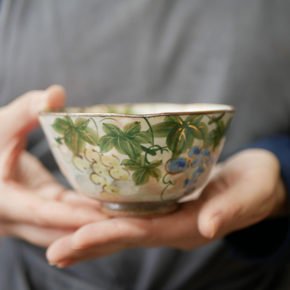 京焼・清水焼  ご飯茶碗　葡萄（黄色と青の葡萄） 2枚目の画像