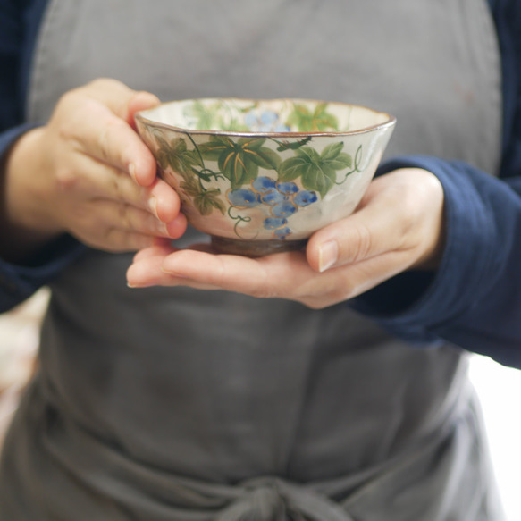 京焼・清水焼  ご飯茶碗　葡萄（黄色と青の葡萄） 8枚目の画像