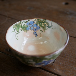 京焼・清水焼  ご飯茶碗　葡萄（黄色と青の葡萄） 3枚目の画像