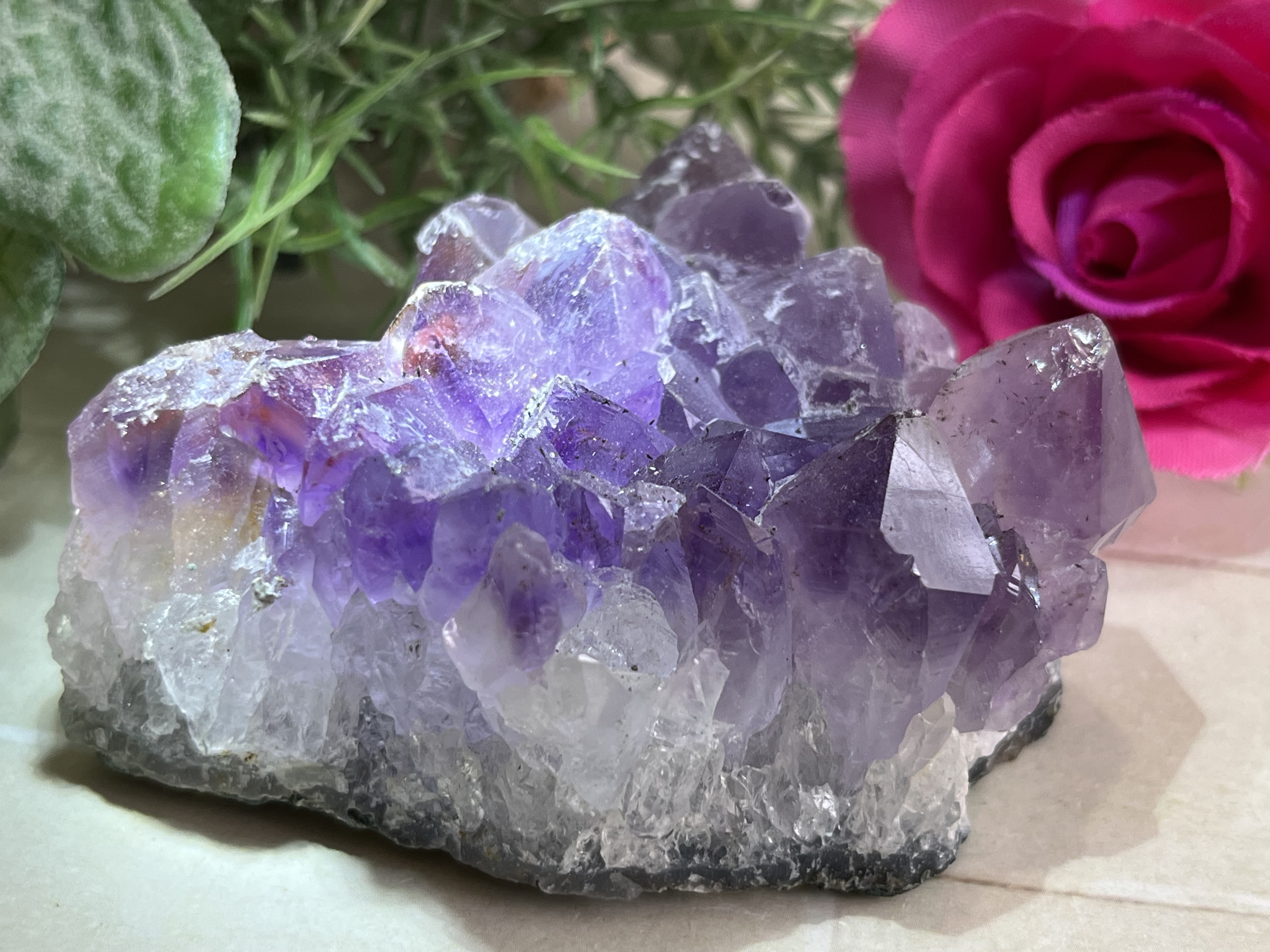 ✳️超希少‼️紫水晶とレッドの煌めき✨レッドファントム アメジストクラスター 天然石 GC653 ブラジル産 レッドアメシスト群晶 水晶天然石専門店ムーン