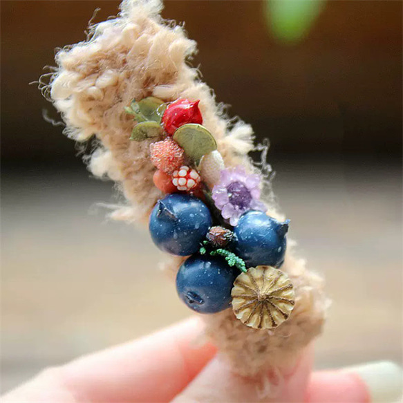 押し花のレジンヘアクリップ 大人しく