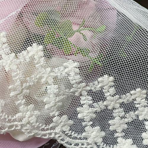 A76 アイボリー色小花柄刺繍チュールレース生地 手芸用品 レース