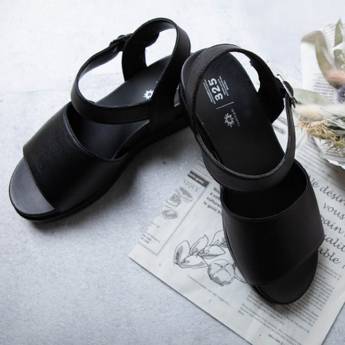 GUCCI - 【新品 希少商品】GUCCI レザースリッパの通販 by Anna