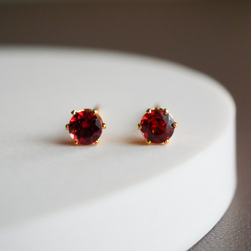 花型ピアス ガーネット カラーチェンジガーネット プラチナピアス(1月誕生石)《22T10323