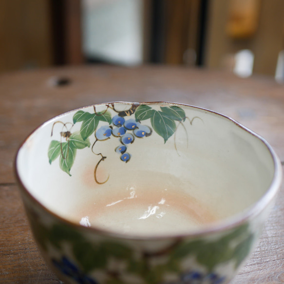 京焼・清水焼　色絵　抹茶茶碗（葡萄） 4枚目の画像