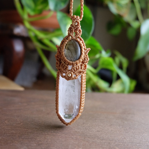 水晶ポイント（ブラジル産）・ラブラドライト（マダガスカル産