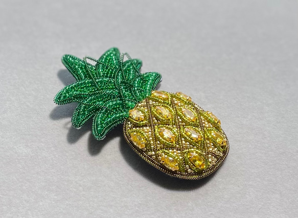 ビーズ刺繍のブローチ　-パイナップル- pineapple 5枚目の画像
