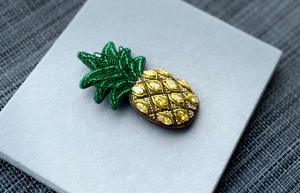 ビーズ刺繍のブローチ　-パイナップル- pineapple 3枚目の画像