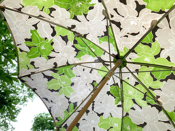 着物リメイク日傘　グリーン花柄（袋付き） 3枚目の画像