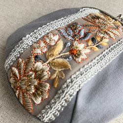 【帆布】インド刺繍リボンのがま口ポーチ☆グレー 2枚目の画像