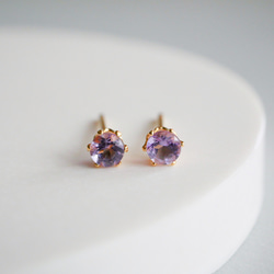 アメジスト　一粒ピアス　３ｍｍ　２月誕生石　サージカルステンレス　金属アレルギー対応　極小　つけっぱなし　天然石　ギフト 6枚目の画像