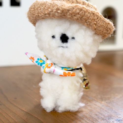 小さい麦わらモフ犬(黄色系の花柄スカーフ) ぬいぐるみ