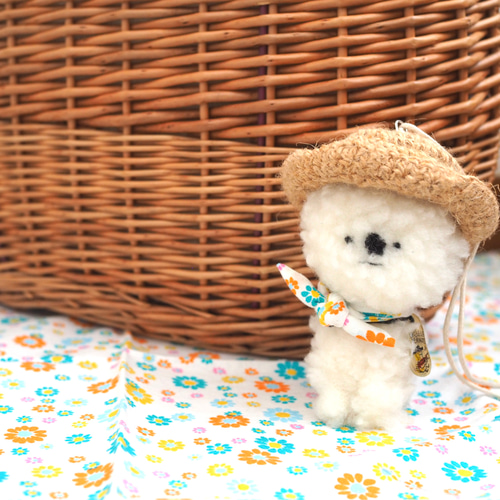 小さい麦わらモフ犬(黄色系の花柄スカーフ) ぬいぐるみ