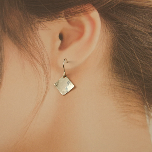 festaria シルバー 四角形ピアス festaria シルバー 四角形ピアス