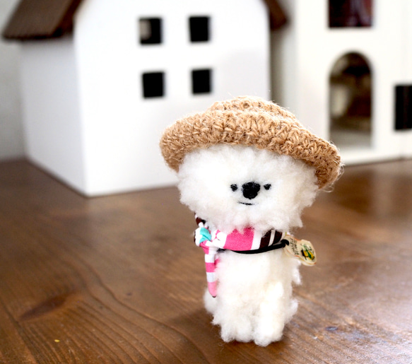 小さい麦わらモフ犬(ピンク系ストライプスカーフ) 4枚目の画像