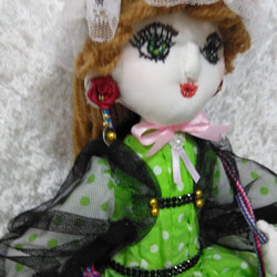 『ビーズバックを持つ壁吊ドール』創作人形 小物入れドール　顔刺繍　オシャレレース　プレゼント 1枚目の画像