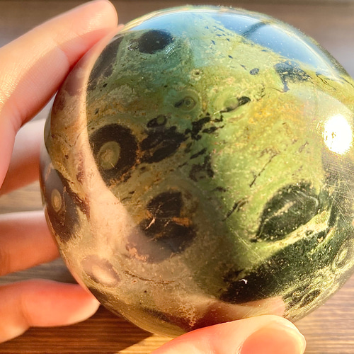 大玉約77mm玉、マラカイト(孔雀石)の天然石インテリア、丸玉の置物