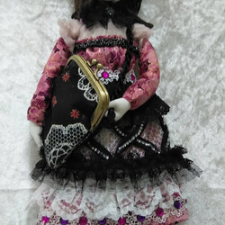『バックを持つ壁吊ドール』創作人形 小物入れドール　顔刺繍　オシャレレース　プレゼント 6枚目の画像