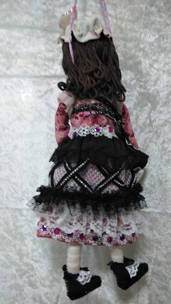 『バックを持つ壁吊ドール』創作人形 小物入れドール　顔刺繍　オシャレレース　プレゼント 7枚目の画像