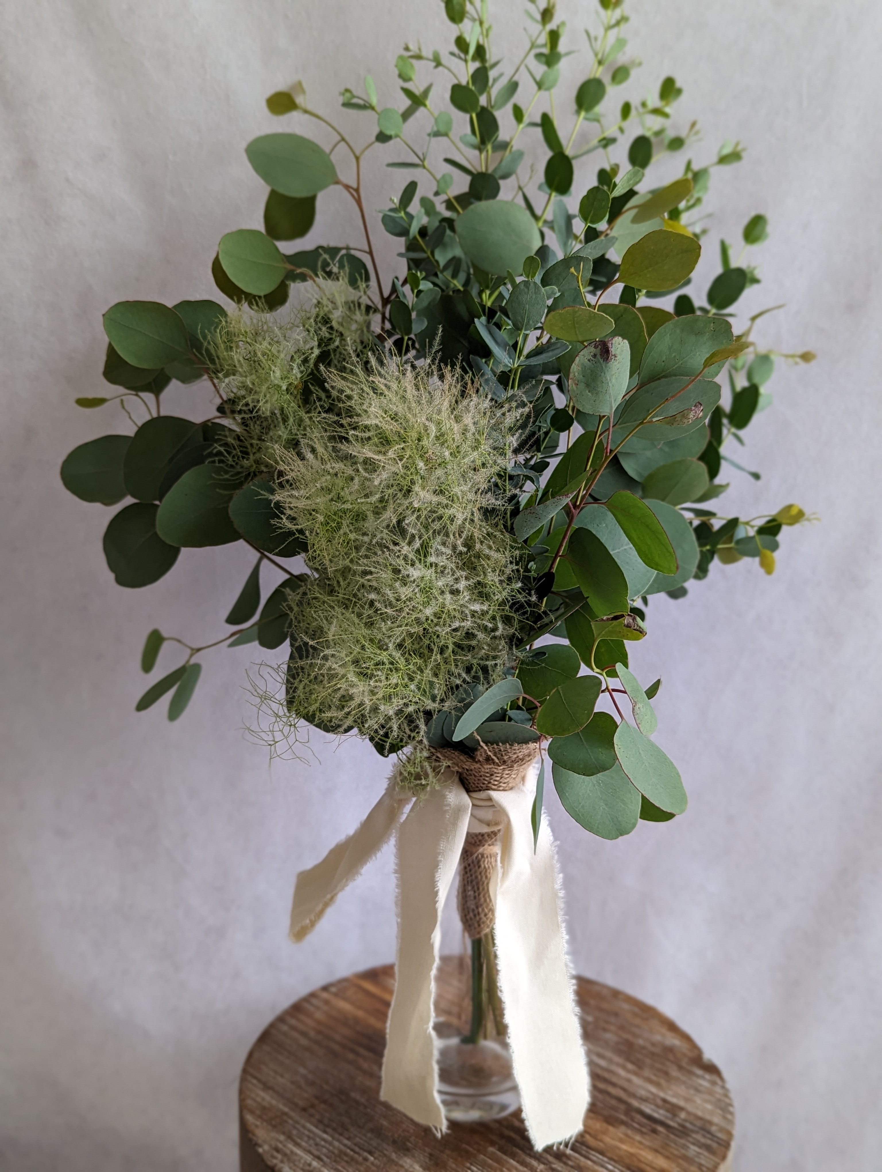 ユーカリとスモークツリー の大きめフライングボール　アンティーク紫陽花 ユーカリとスモークツリーのフライングボール＊ドライフラワー