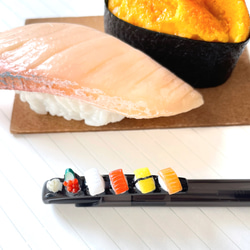 【ミニチュアフード】指先サイズのお寿司　ボールペン　　ブラック 1枚目の画像