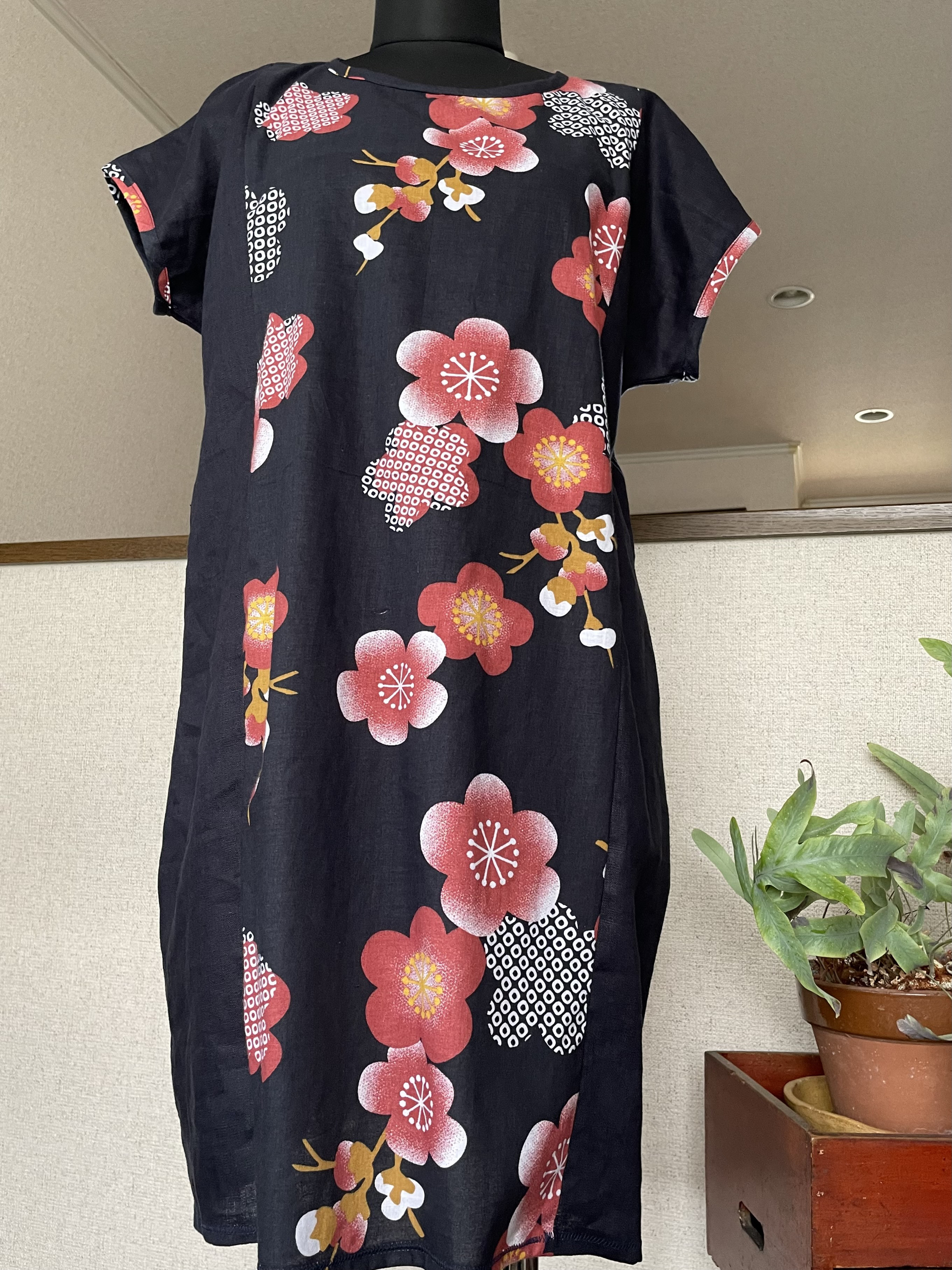 LL 浴衣リメイク 新品反物二種 白地紺 シンプルゆったりワンピース LL 浴衣リメイク 新品反物二種 白地紺 シンプルゆったり