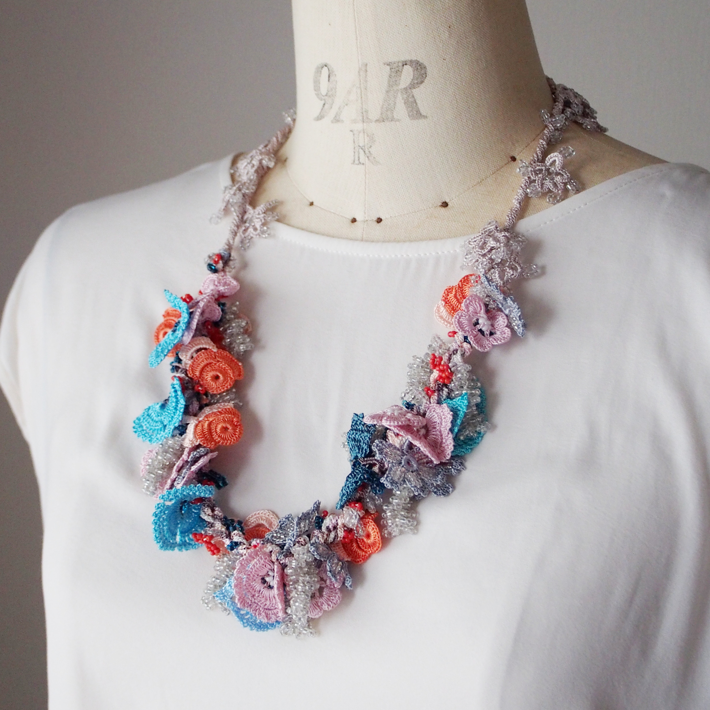 新作【糸から作る魔法・トルコ伝統手芸】オヤ・ビジューネックレス・エメ