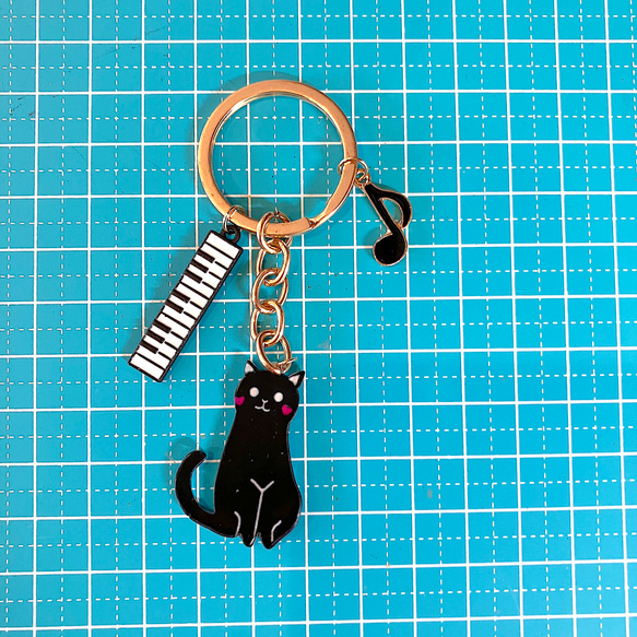猫♪ふんじゃったぁ♫…的なキーホルダー　（黒猫　音符　キーボード　ハート） 3枚目の画像