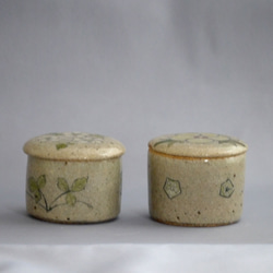 お花の陶箱 「野イチゴ」（陶器の小物入れ） 5枚目の画像