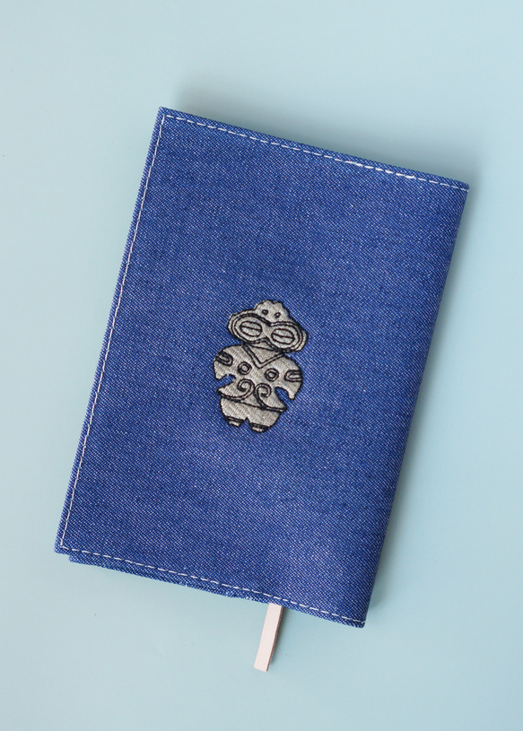 文庫サイズ ブックカバー 「遮光器土偶」刺繍 ブックカバー