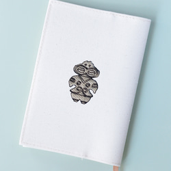 文庫サイズ　ブックカバー 「遮光器土偶」刺繍 2枚目の画像