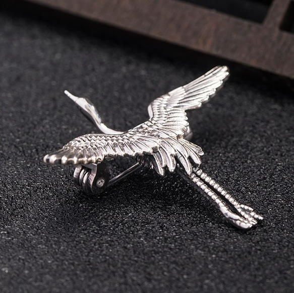 受注制作＞鶴のブローチ つる ご褒美 プレゼント C025 ブローチ Vary