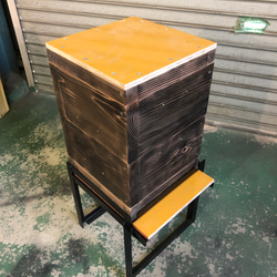 日本蜜蜂 重箱用巣箱台 30cm用 シルバー 3枚目の画像