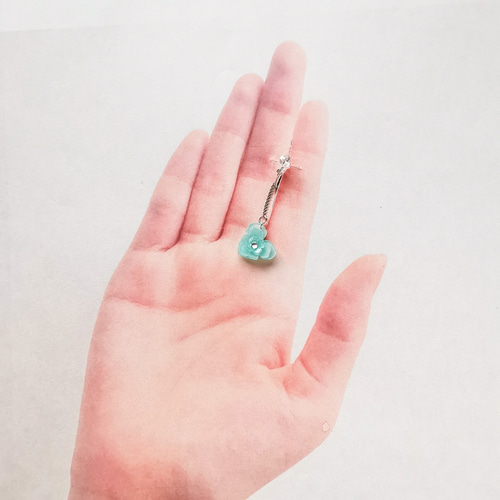 まるでピアス ハート型に咲き香る バラ ティファニーブルー