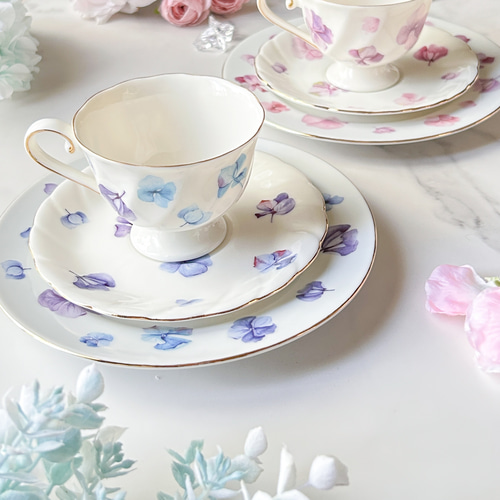 ピンクとブルー紫の紫陽花〜カップ＆ソーサー2客とプレート2枚セット  