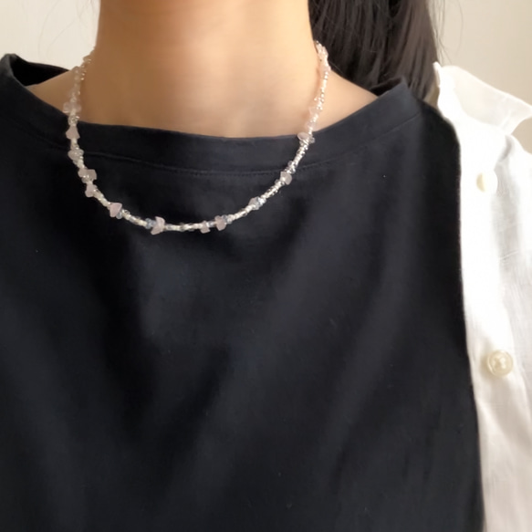 金属アレルギー対応 さざれ石(ローズクォーツ)とビーズのチョーカーネックレス  夏　天然石 5枚目の画像